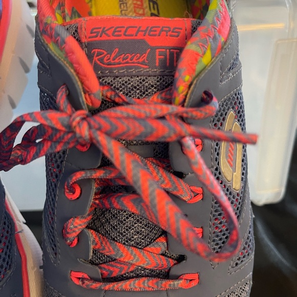 SKETCHERS 8.5 COMFORT FIT GEL INFUSED MEMORY FOAM COLORFUL LIKE NEW WORE 1INSIDE - Picture 3 of 15